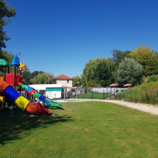 L'aire de Jeux du camping familial l'Entre-Deux en région Centre Val de Loire