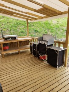 terrasse avec plancha et feux gaz