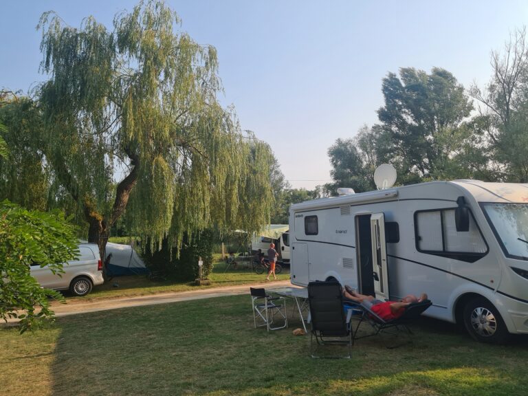 emplacement camping-car L'entre-deux camping